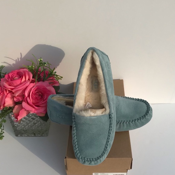 UGG Scalloped Moc - Picture 6 of 8